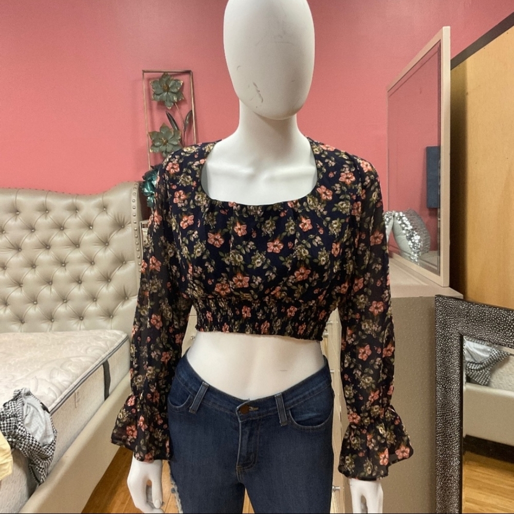 Long sleeve crop top